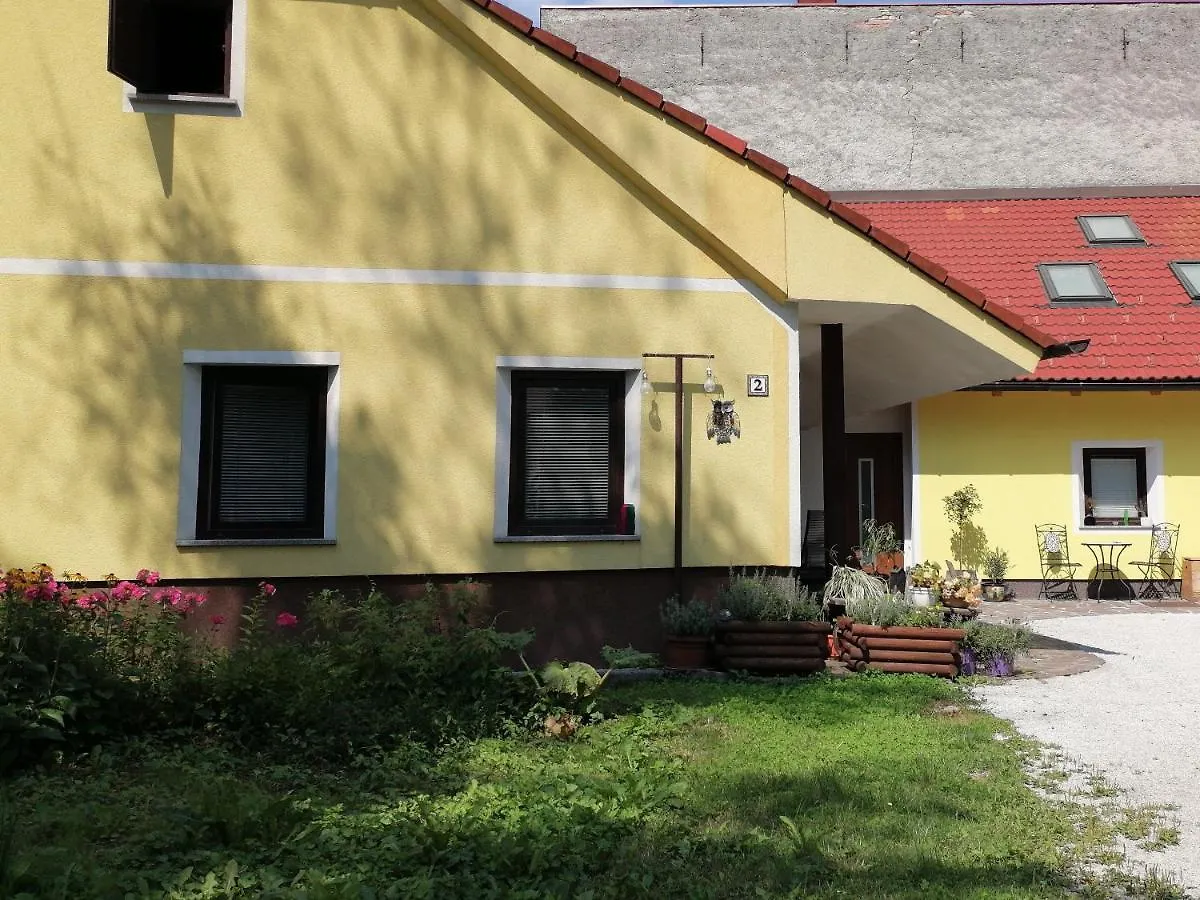 شقة ليوبليانا  في Yellow House سلوفينيا