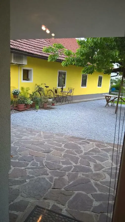 شقة ليوبليانا  في Yellow House