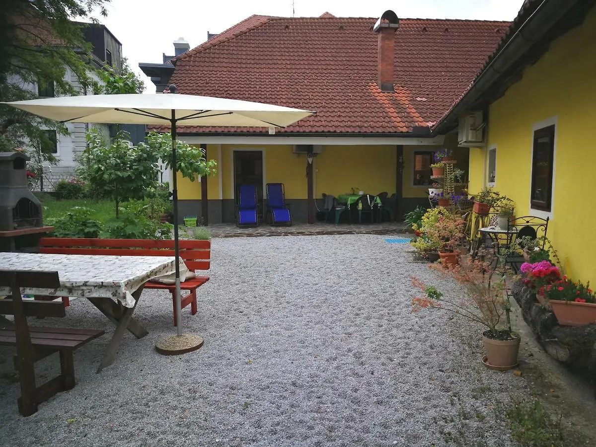 Yellow House Apartment Ljubljana 0*,  Slovenia